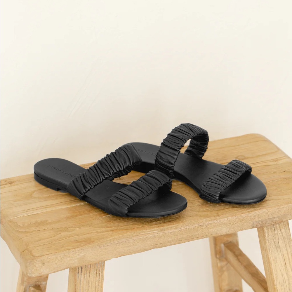 JENNI KAYNE Leather Dune Sandal in Black - 37